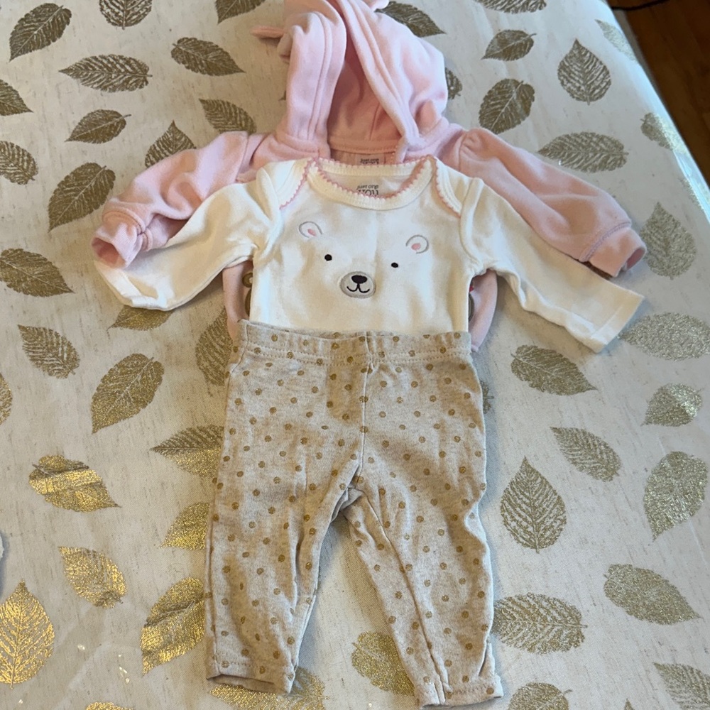 Just one you by Carter’s size NB girl 3-piece outfit cute bear theme pink & gold